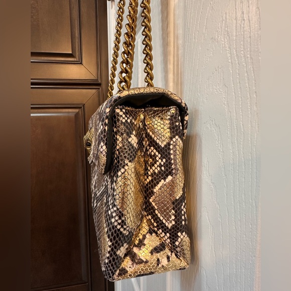 BNWOT Kurt Geiger London large Kensington handbag in gold snake print. - Picture 4 of 14